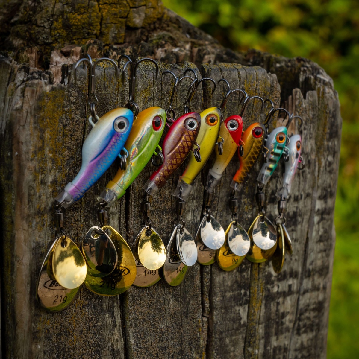 8 leurres cuillères pour la pêche carnassier avec hameçon monteé